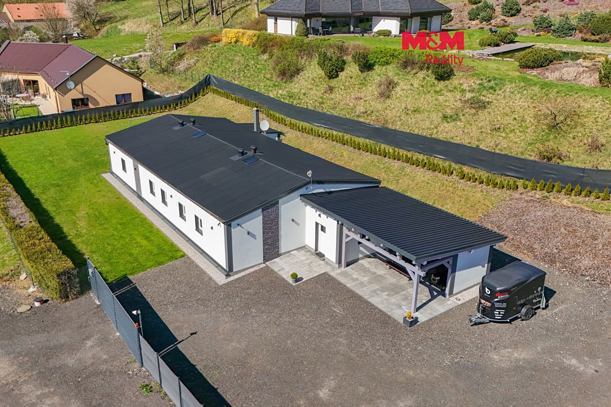 Prodej rodinného domu 193 m², pozemek 1975 m²